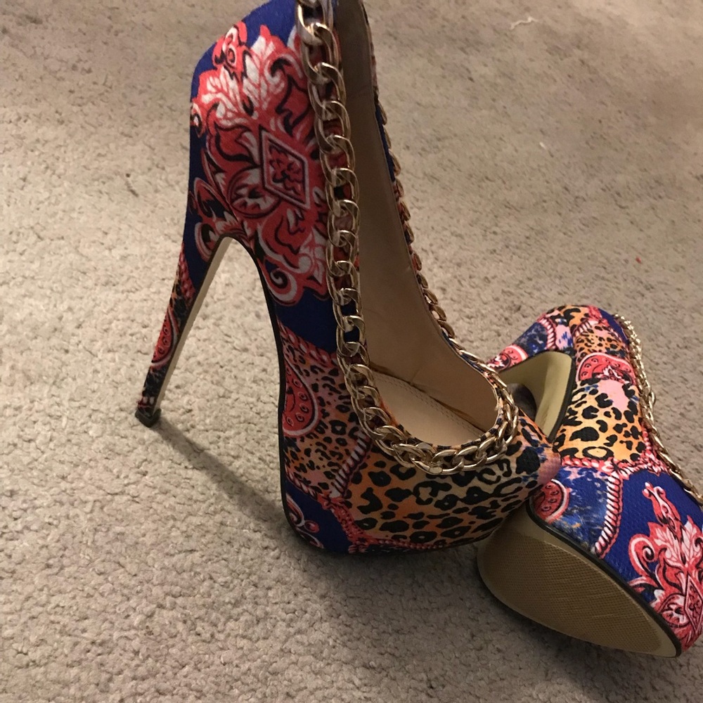 Gorgeous stilettos... never worn